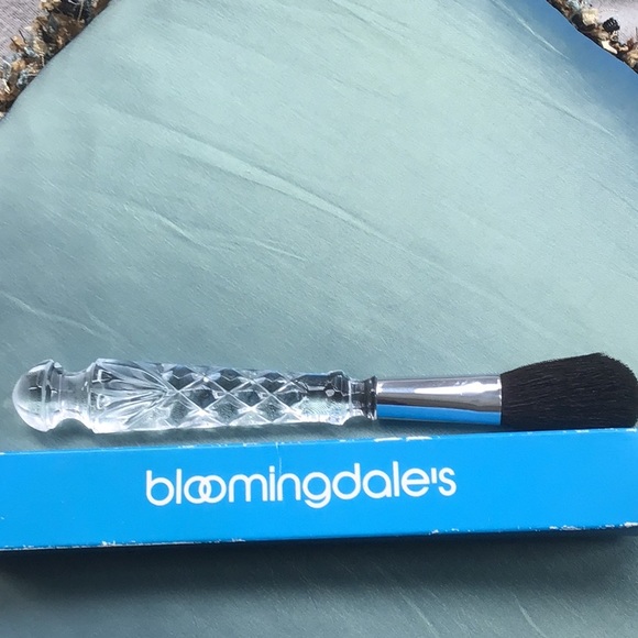 Bloomingdale’s vintage make up brush. - Picture 4 of 7
